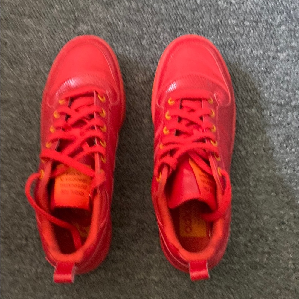 Adidas Red Sneakers Vibrant Low-Top Design